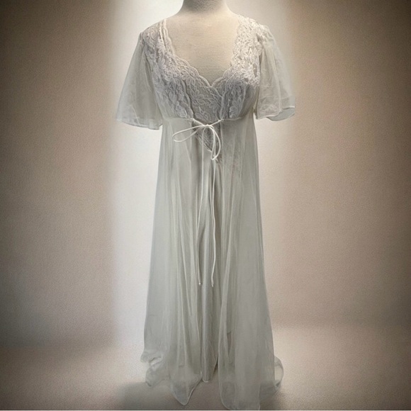 Vintage Other - Vtg Val Mode 2 Pc Peignoir Set White Asymmetrical Lace+Luxuriously Sheer Robe